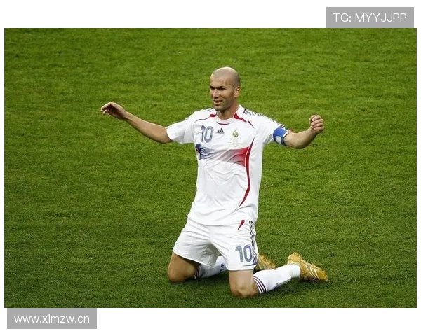 齐达内历史地位：技术与荣誉兼备的中场大师