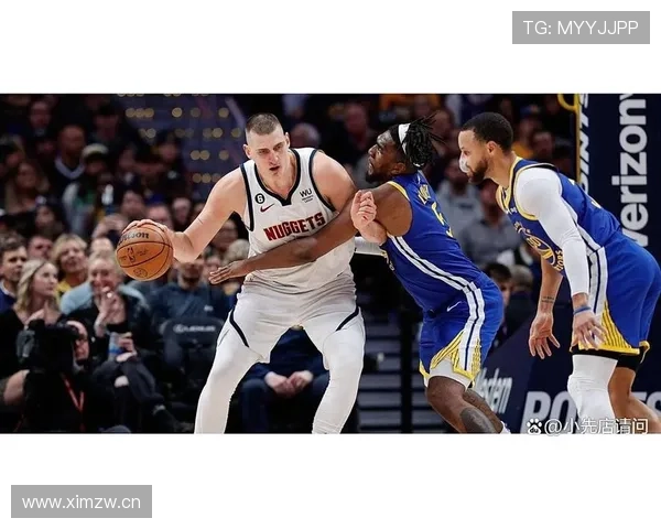 奥尼尔低位背打制造包夹，与约基奇拉开进攻空间